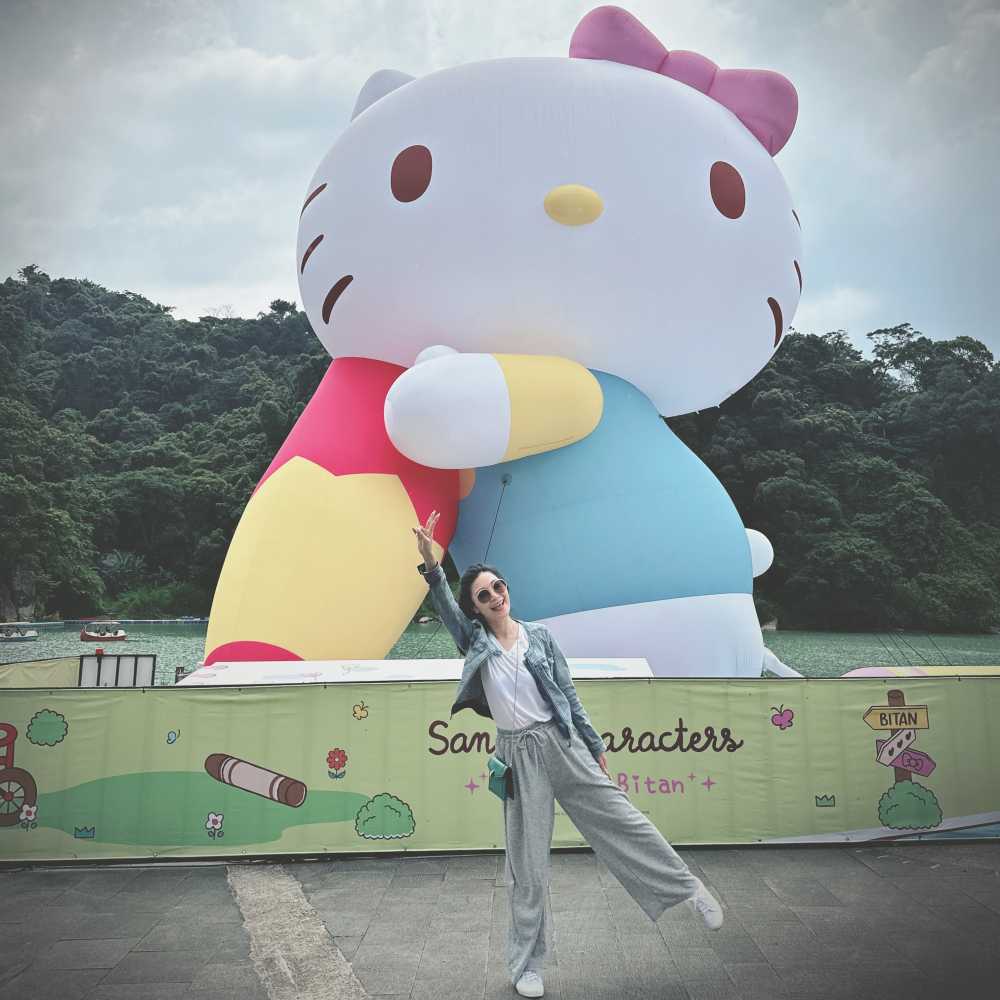 新店碧潭有超大的Hello Kitty！