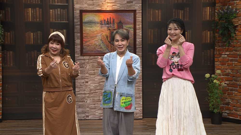 牙刷可以變成化妝的利器！梵緯老師又讓我們學到新的方式啦